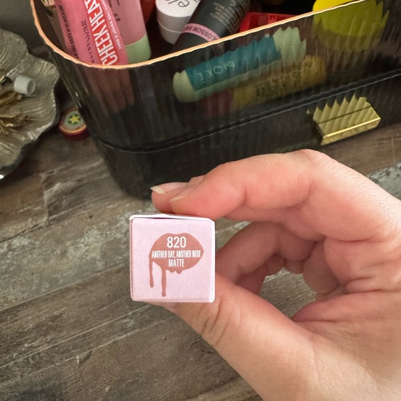 Kylie lip kit another day another nude - Picture 2 of 2